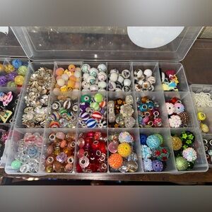 LOT OF DECORATIVE PENS TO START OFF A BUSINESS